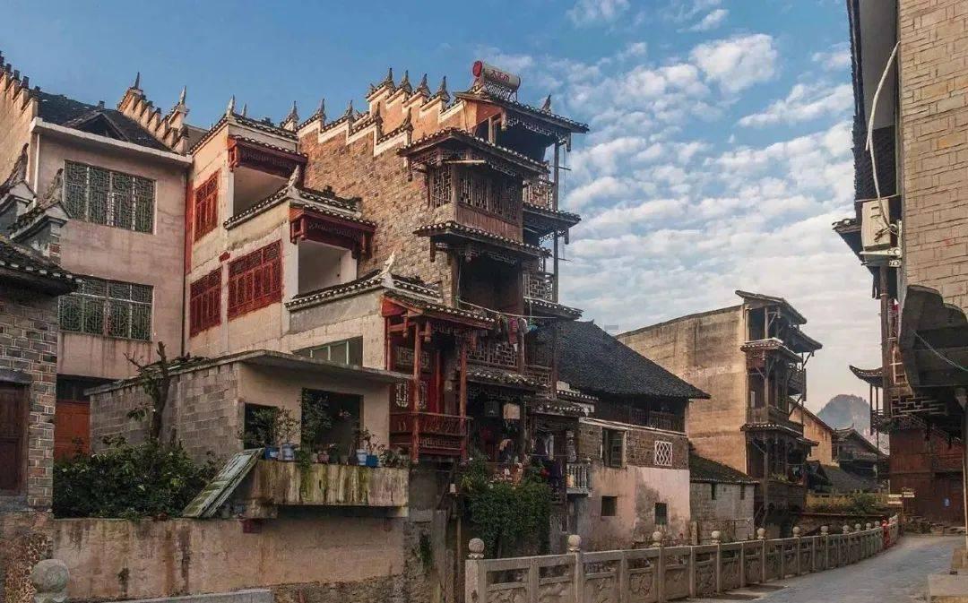 跳动的旋转球